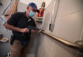 installing hand rails in israel